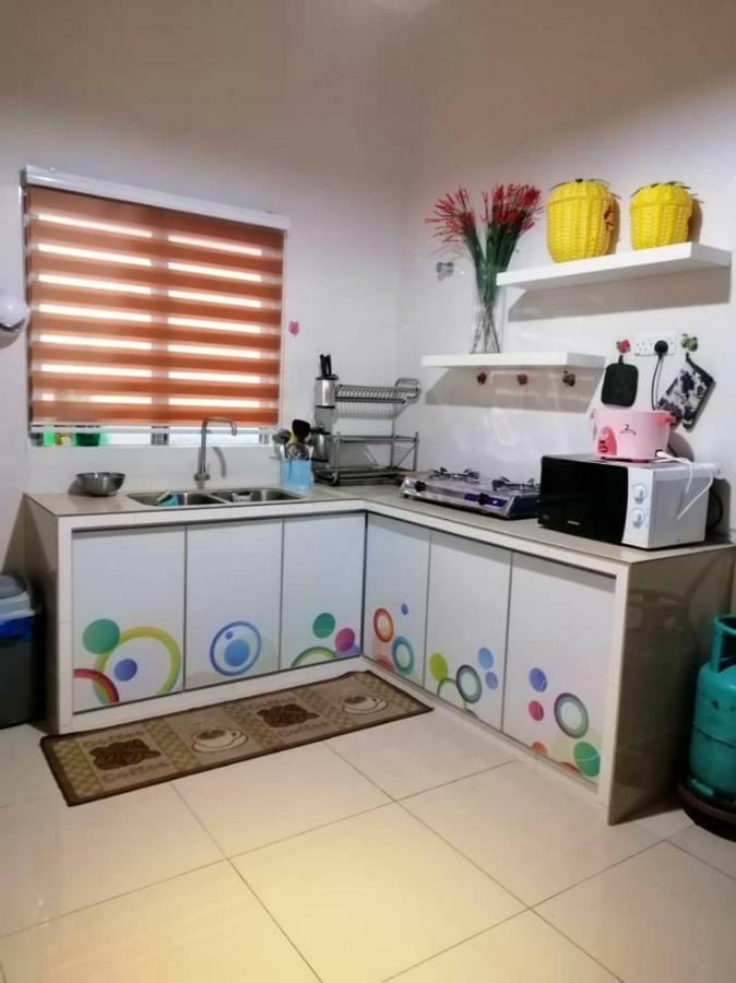 Alyaleesya Homestay Teres Бринчанг Экстерьер фото