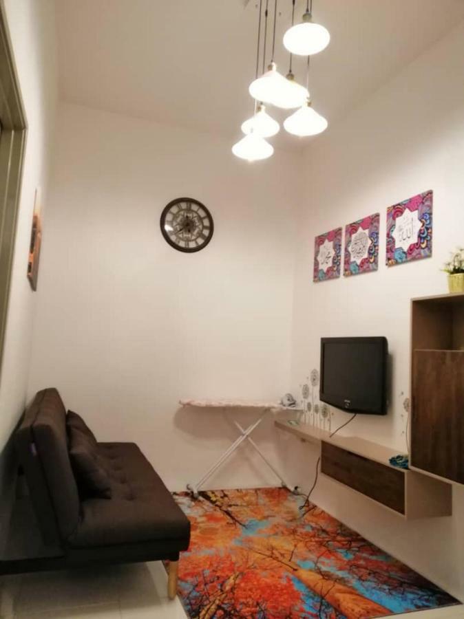 Alyaleesya Homestay Teres Бринчанг Экстерьер фото