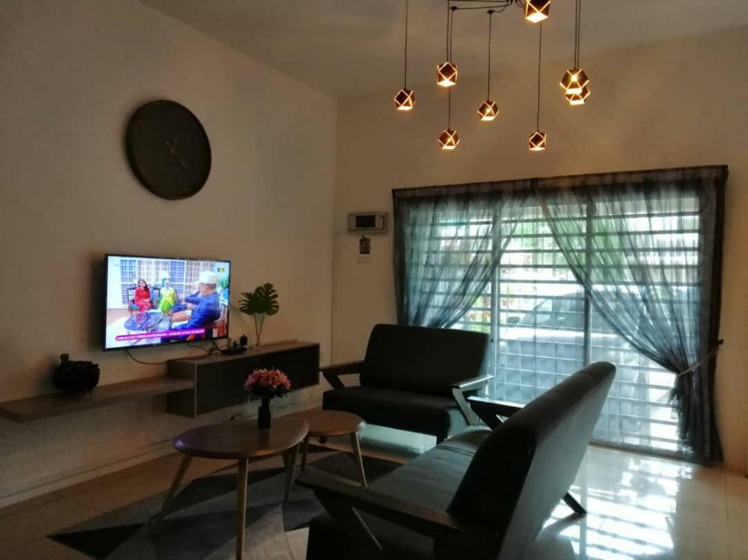 Alyaleesya Homestay Teres Бринчанг Экстерьер фото