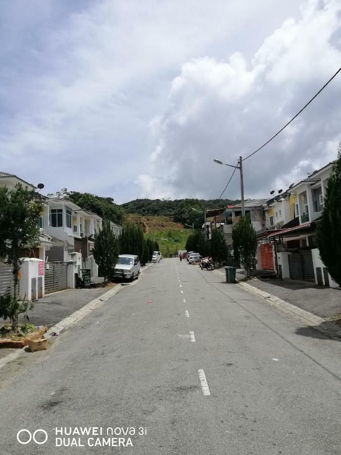 Alyaleesya Homestay Teres Бринчанг Экстерьер фото
